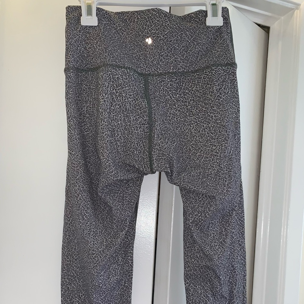 lululemon grey crop leggings